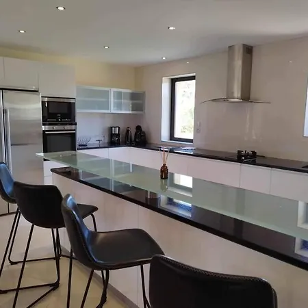 La Jolie Du Pesquier Villa *
